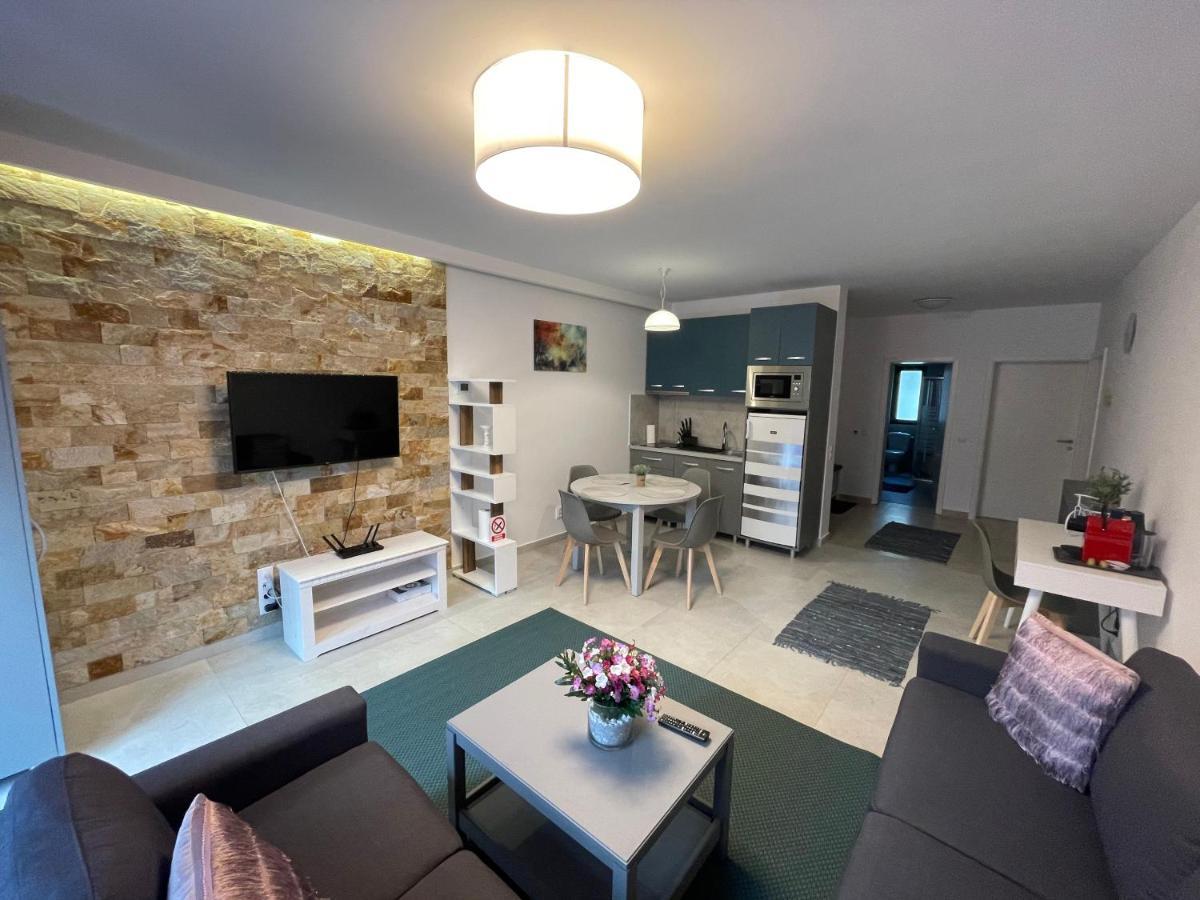 Castle Residence Apt. Zamorei Буштени Экстерьер фото